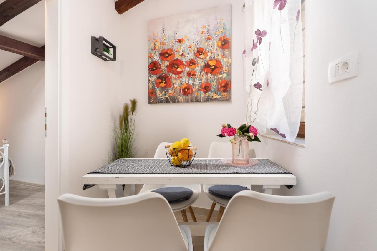 Relax In 2 Bedroom App In Old Town W/Ac And Wifi Ровінь Екстер'єр фото