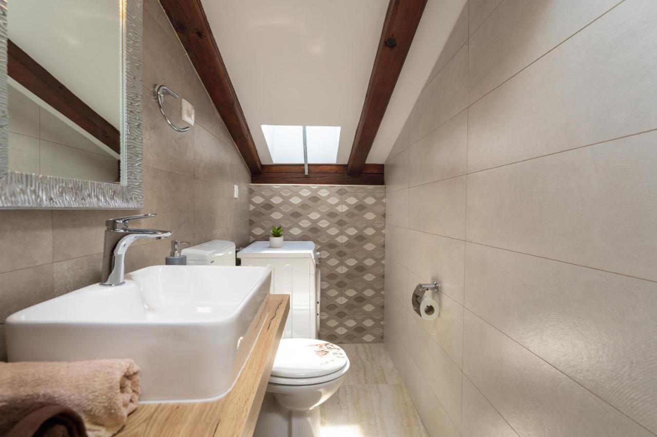 Relax In 2 Bedroom App In Old Town W/Ac And Wifi Ровінь Екстер'єр фото