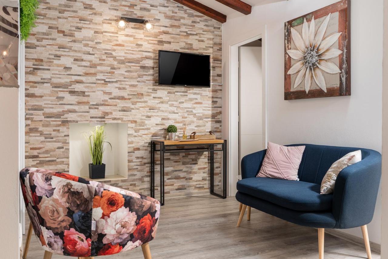 Relax In 2 Bedroom App In Old Town W/Ac And Wifi Ровінь Екстер'єр фото