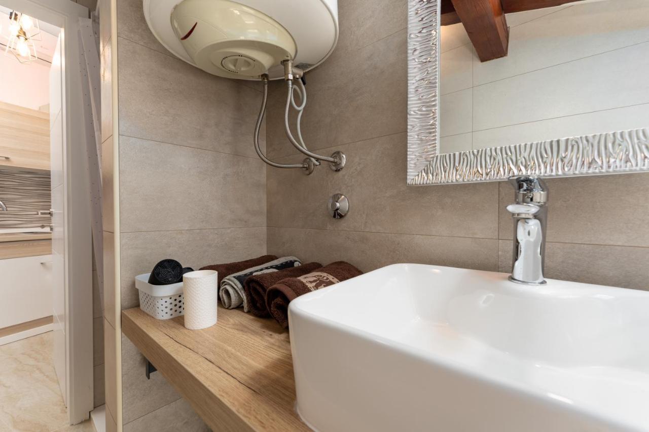 Relax In 2 Bedroom App In Old Town W/Ac And Wifi Ровінь Екстер'єр фото