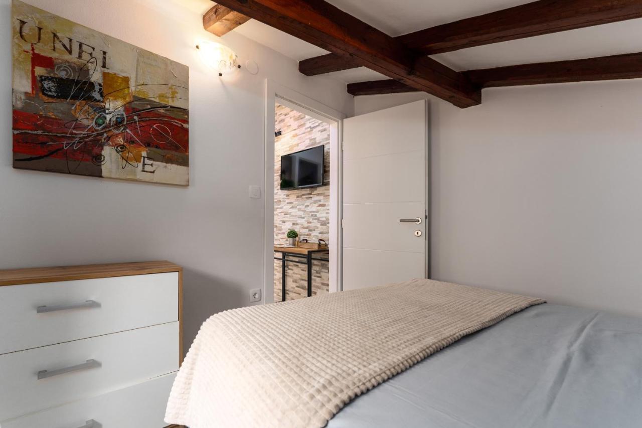 Relax In 2 Bedroom App In Old Town W/Ac And Wifi Ровінь Екстер'єр фото