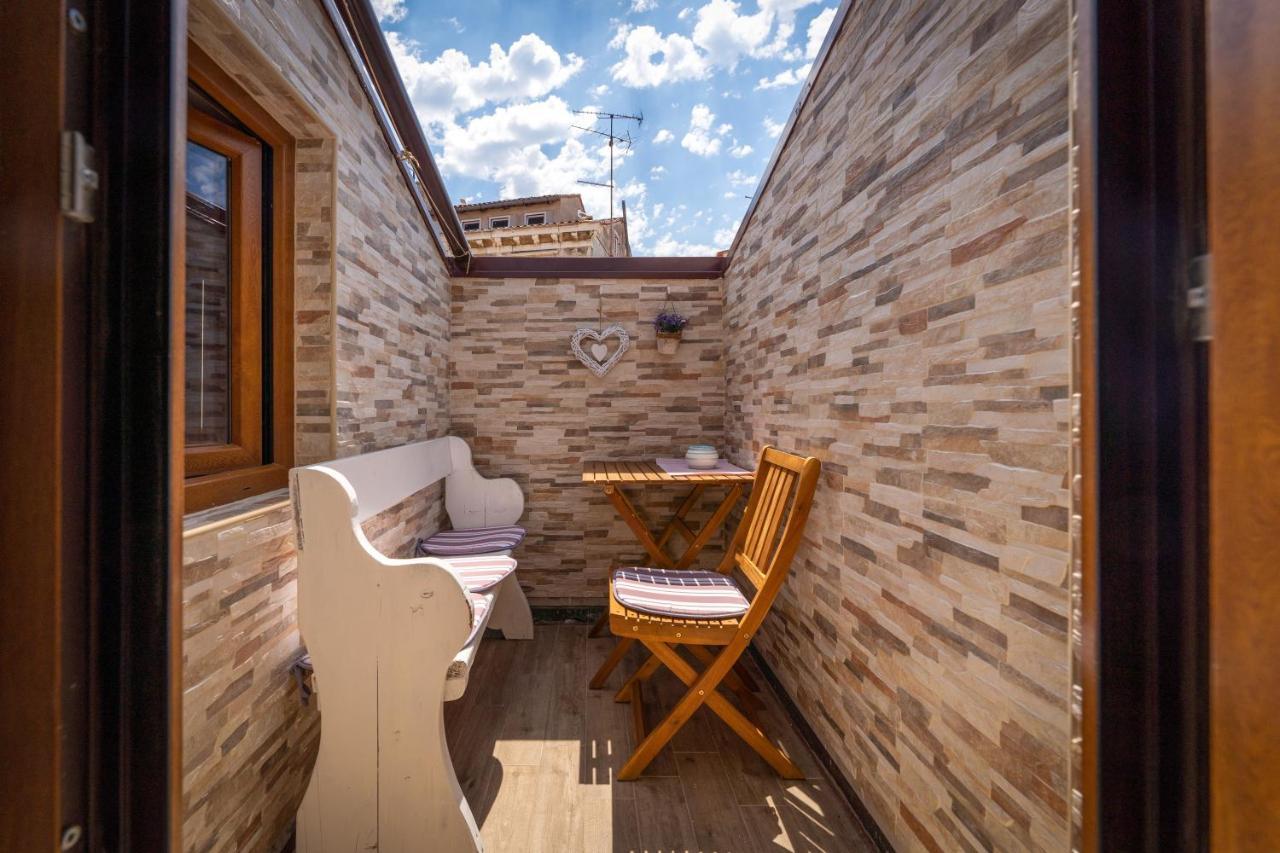 Relax In 2 Bedroom App In Old Town W/Ac And Wifi Ровінь Екстер'єр фото